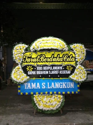 Papan Bunga Duka di Kembang Tanjong